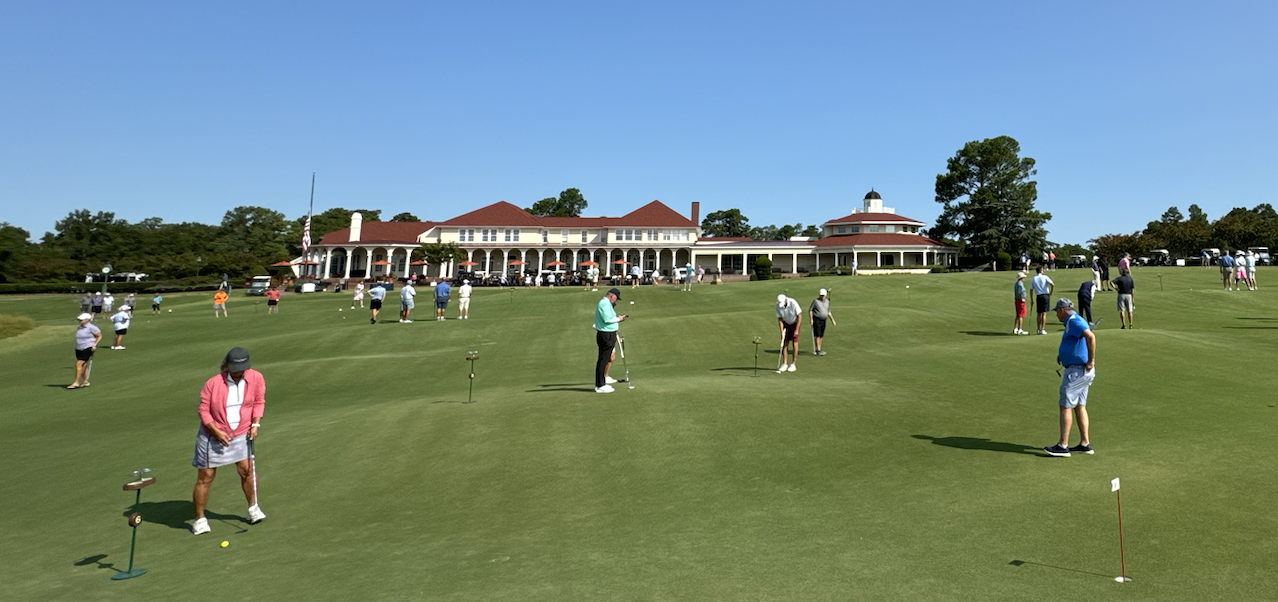 Thistle Dhu putting at Pinehurst Resort